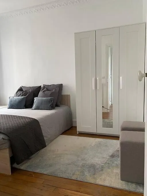 Cosy 2 Pieces 15e *